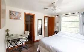 Cozy 1 Bedroom Unit - 4 Blocks From Jax Beach Pier!